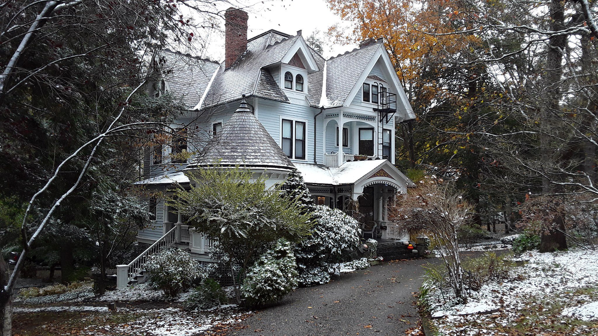 Picture of a bed and breakfast - Links to travel guide on bed and breakfast