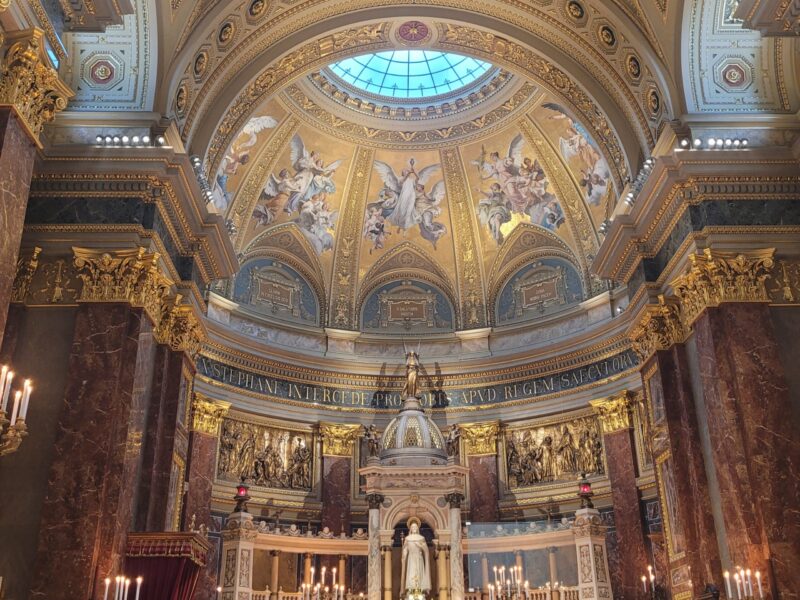 Picture of St Stephen's Basilica in Budapest - Links to Destination Guides page